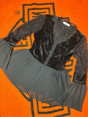Danalli Black Velvet & Lace Pleated Hem Chemise